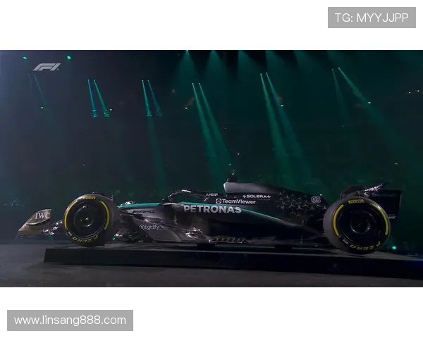 F1赛季重燃战火 新车技术革新与车手争夺激烈上演